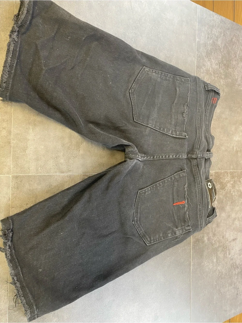 Industrial Indigo Men's Black Distressed‎ Rhinestone Bermuda Jean Shorts size 32